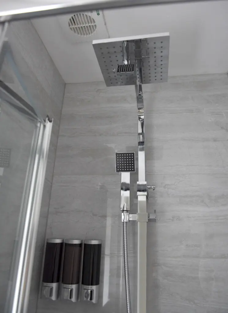 1565b24b6f47aaf25d53f5c6d5bac8726efe9a01bd070ad43287b06a664be762