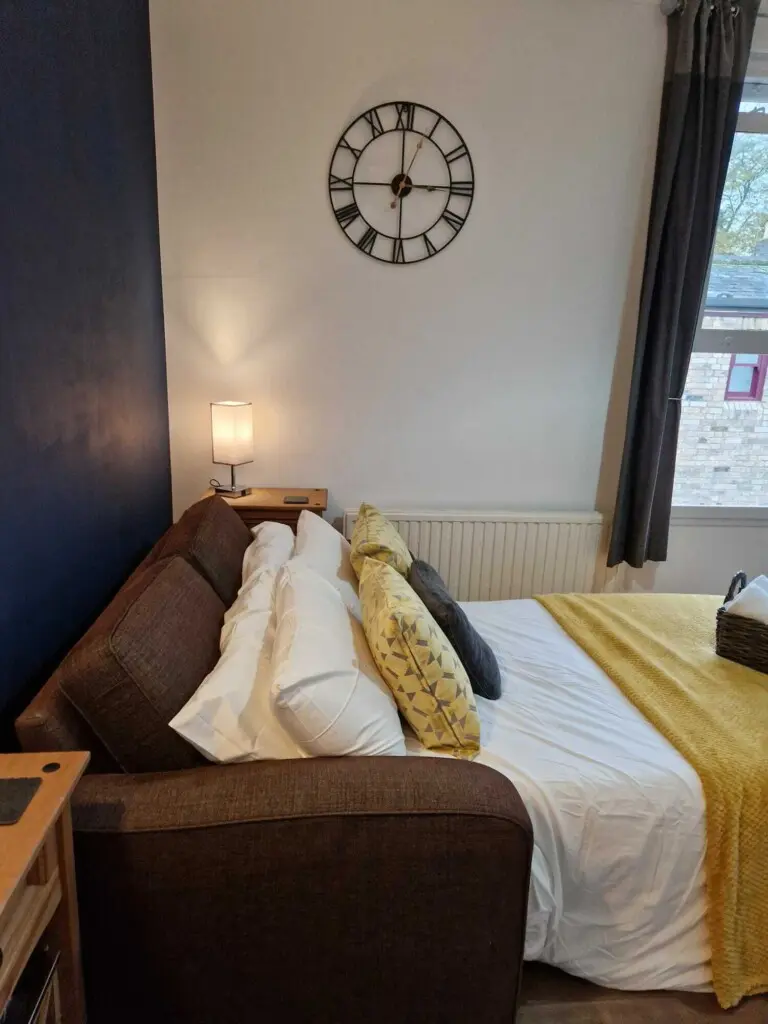 ceff607053a756cd32dd3c865140fa6888f43bb94bbc4885b29703e97ed815b6