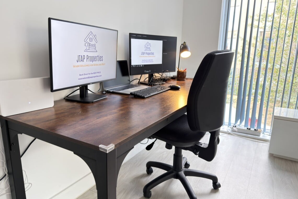 Station Rest, Cambridge: dual monitor desk