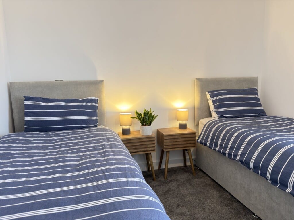 Station Rest, Cambridge: twin bedroom