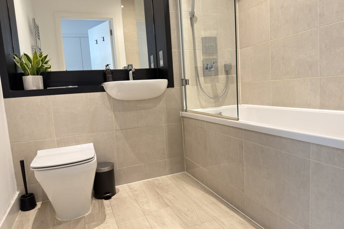 Station Rest, Cambridge: bathroom