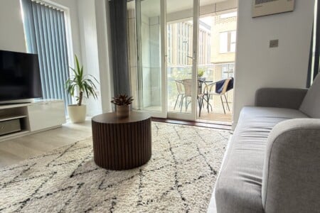 Station Rest, Cambridge: living room
