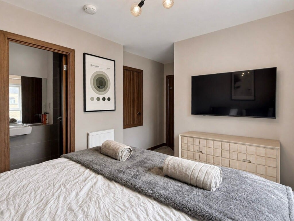 The Observatory, Cambridge: main bedroom tv