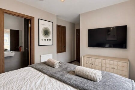The Observatory, Cambridge: main bedroom tv