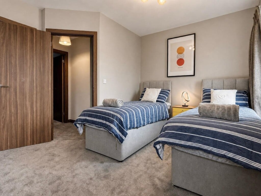 The Observatory, Cambridge: twin bedroom 2