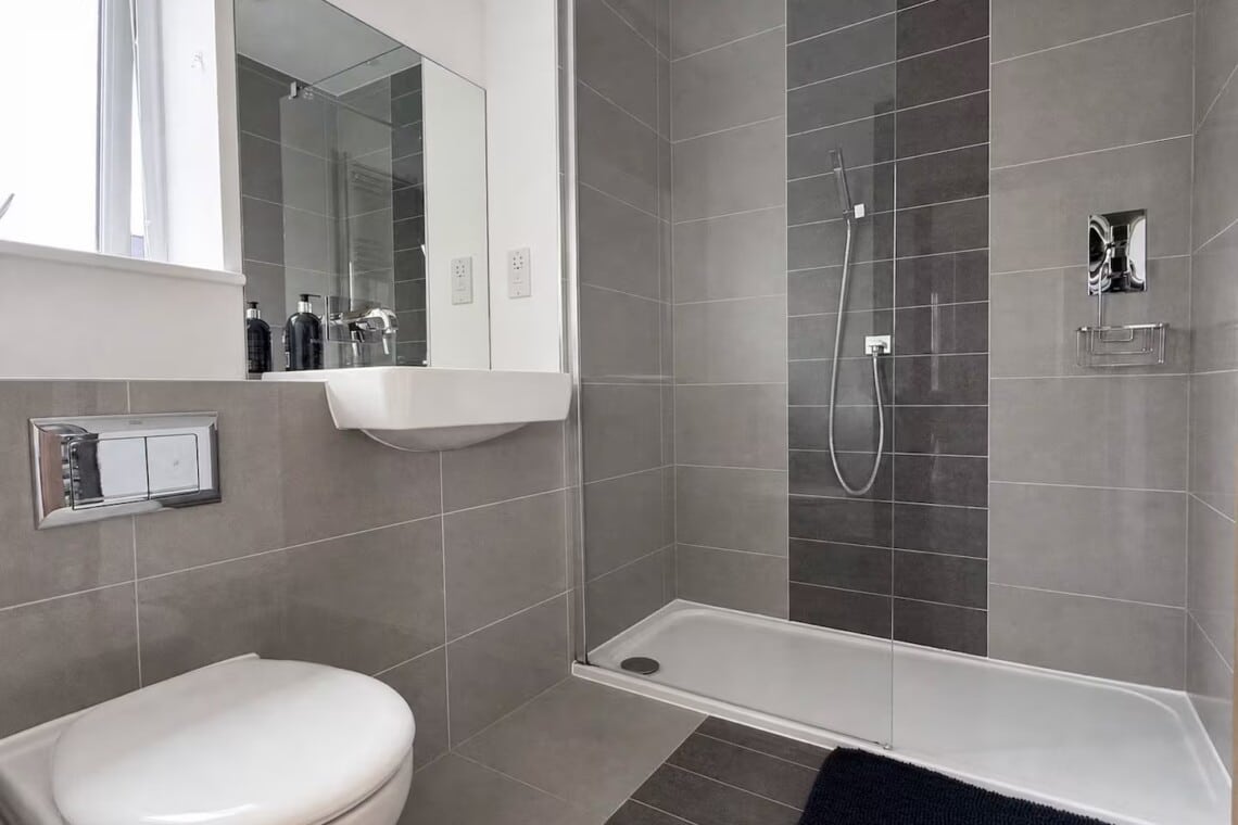The Observatory, Cambridge: shower room
