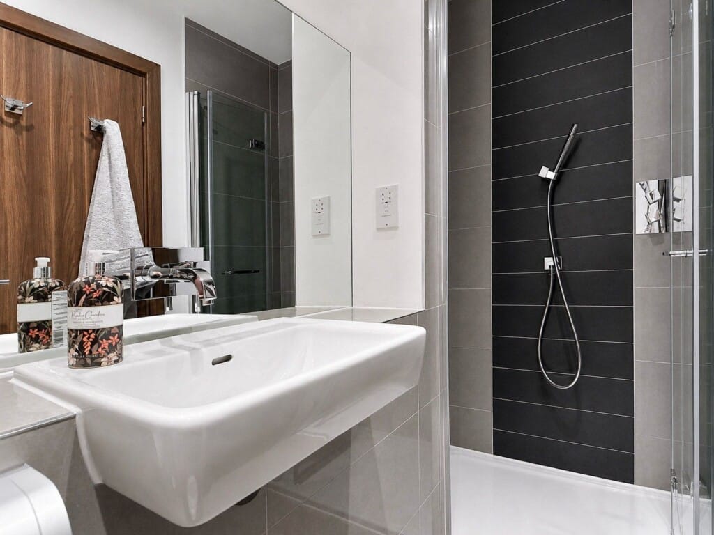 The Observatory, Cambridge: bathroom